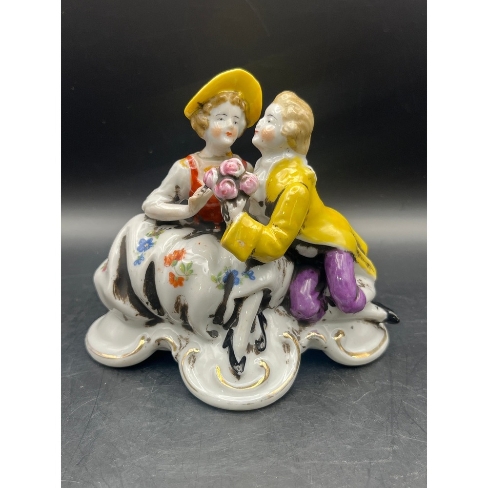 Vtg Porcelain‎ Figurine Courting Couple Statue Decor Japan 5" x 4.25" As Is